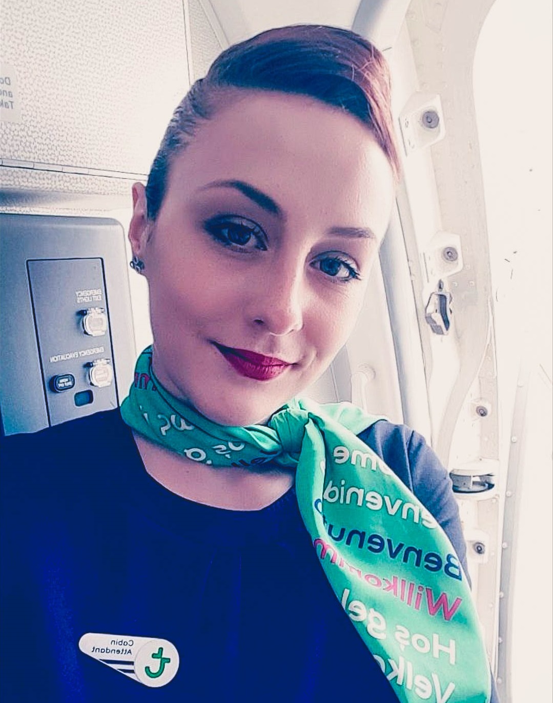 flight attendant elsa teixeira - travel like a chackpacker